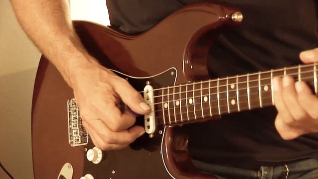 1976 Fender Stratocaster (mocca, hardtail) смотреть онлайн