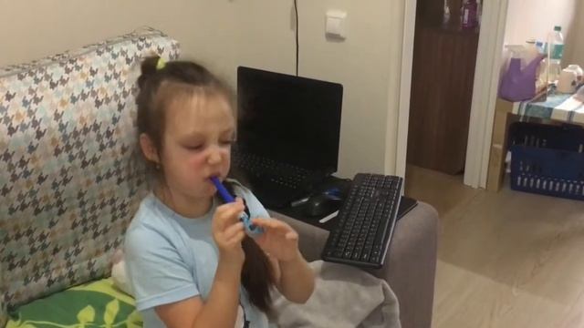 01.22г. Занятия с Софией дома ?. Приготовила чебуреки с творогом.