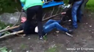 Мужик с дерева упал