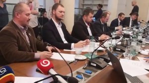 Marian Kotleba kritizuje ministra Lajčáka za obhajovanie imigrácie a zrádzanie Slovenska