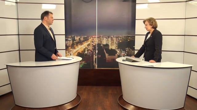 Ради пиара не буду залезать на крыши троллейбусов и садиться за руль снегоуборочной машины смотреть онлайн