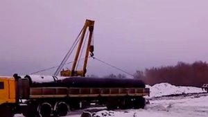 Обрыв стропа и падение трубы Ду1200