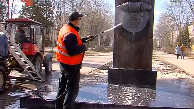 4 - В Новомосковске помыли памятники смотреть онлайн