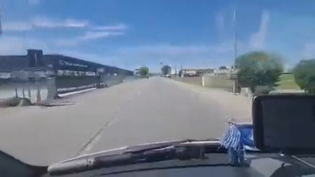 Что-то пошло не так, и даже русскоговорящие эмигранты начали что-то подозревать!?)