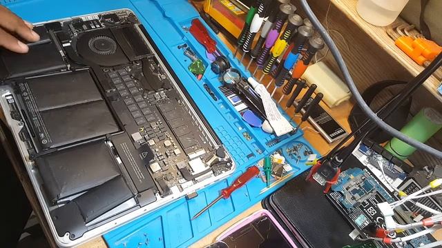 Como cambiar batería de MacBook Pro mid-2014 A1502 - Técnica