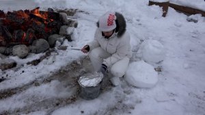 Зимние каникулы в деревне. Часть 2. Большой костер. Запекаем картошку в ведре.