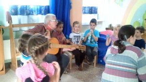 Птичка над моим окошком...