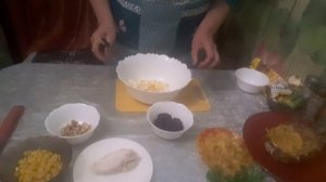 Салат из ананасов и чернослива #Готовимвкусно
