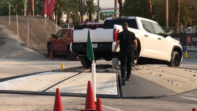 2022 Tundra Test Drive Course смотреть онлайн