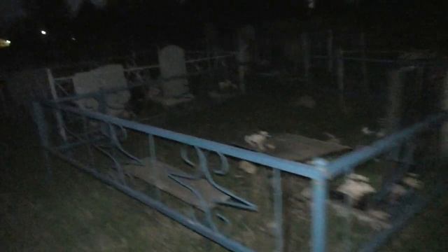 Что будет, если придти ночью на кладбище?... (видео) смотреть онлайн