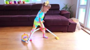 Играем в Уборку Ариша взяла Детский Пылесос Kids Vacuum Cleaner