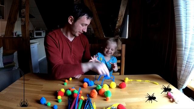 Kira, Daddy and Bunny are playing with Fluffy Balls / Кира, папа и зайка распаковывают игру смотреть онлайн