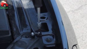 Установка упоров капота (амортизаторов) на VW Jetta 7 (www.upora.net)