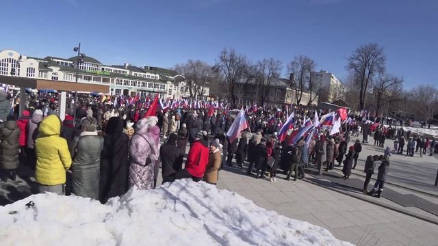 На улице ТОЛПЫ людей/ Что происходит смотреть онлайн
