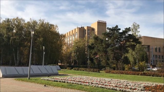 Памятник Трое вышли из леса и Аллея славы, город Королев, октябрь 2020 смотреть онлайн