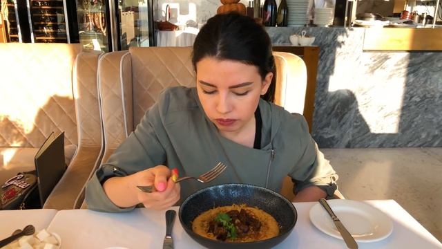 ВЫСОКАЯ КУХНЯ В КАЗАХСТАНЕ. Один из самых дорогих ресторанов в Нур-Султане. | Selfie смотреть онлайн