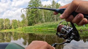 ЗАБРАЛСЯ В ГЛУХИЕ ДЕБРИ. ТУТ РЫБА БЛЕСНЫ СЪЕДАЕТ, ТОЛЬКО КИДАЙ. Рыбалка с НОЧЁВКОЙ