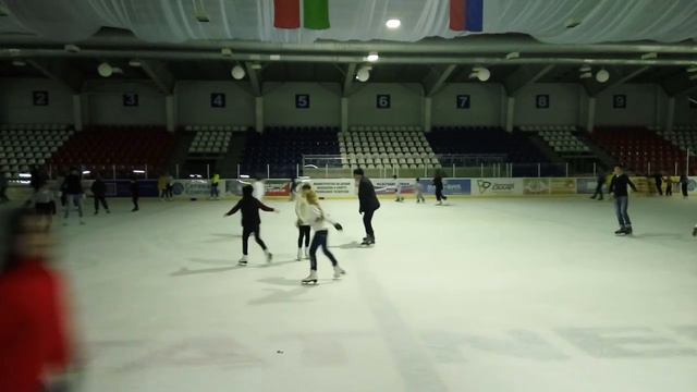 Первый раз встал на коньки смотреть онлайн