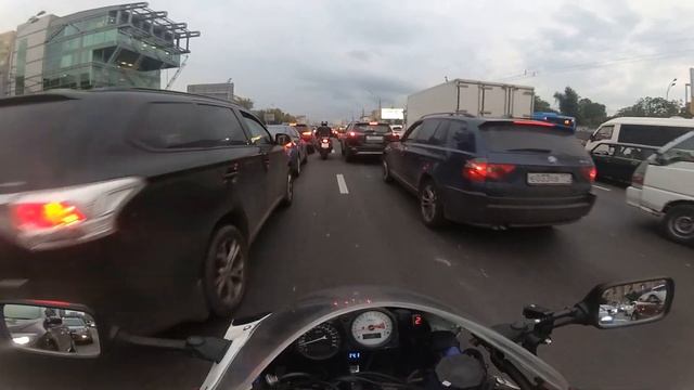 VANDIK || ПО ПРОБКАМ МОСКВЫ №1 || SUZUKI GSXR-750 смотреть онлайн