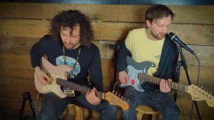 Squier Affinity Strat VS Jet JS400