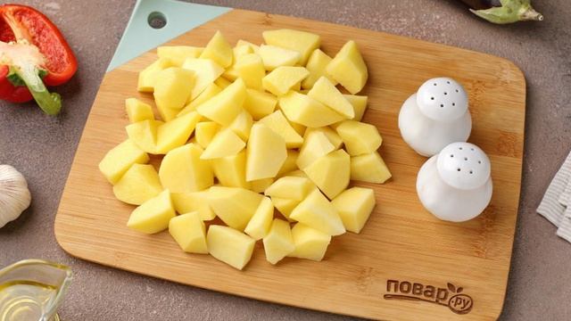 Мясо с баклажанами и картошкой в духовке