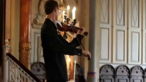 Скрипач уделал зрителя с мобилой