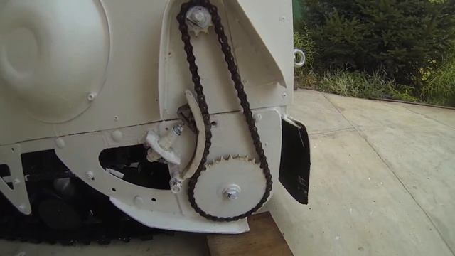 Натяжитель привода цепи на мотособаке