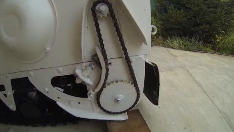 Натяжитель привода цепи на мотособаке