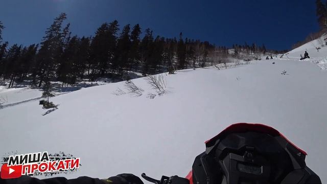#мишапрокати Спуск небольших лавин в кулуаре. Горный снегоходинг. BRP Summit X 850 смотреть онлайн