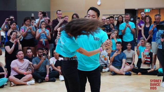 Woo & Illary - "Tu y Yo" - Bachata Demo at Level Up Festival 2023 (Saturday) смотреть онлайн