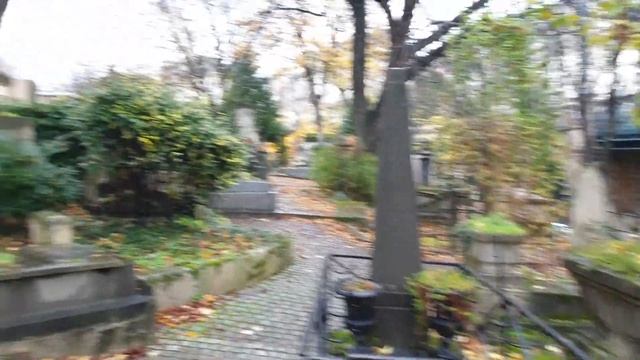 Кладбище Монмартр Cimetiere de Montmartre в Париже смотреть онлайн