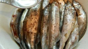 Жареная мойва в яйце и муке