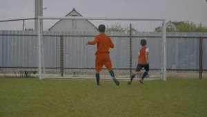 7 ЛЕТНИЙ МАЛОЙ УЧИТ ЛЕГКИМ ФИНТАМ В ФУТБОЛЕ!!