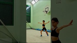 Художественная гимнастика в Марьиной роще. Тренируем поворот в Планше.