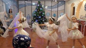 Старшая группа 2 вальс Снежинки