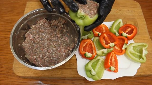 Перцы запеченные в духовке с фаршем под сыром