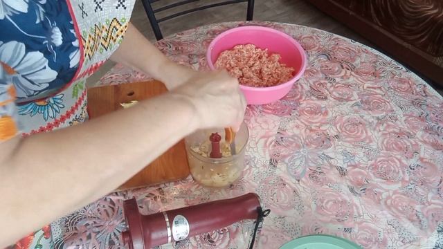 Укореняю букетные розы, готовлю сочные котлеты.