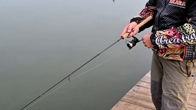 Евгений Лебедев тестирует силиконовые приманки Maggot и Trout Worm от AKARA для ловли форели.