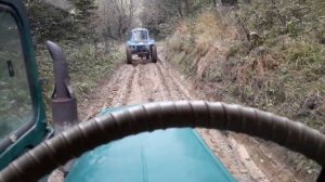 мтз 82 и т 40ам в одной сцепке тянут из балки сено по грязи