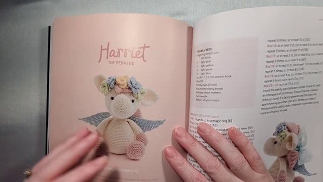 Unicorns & Dragons Crochet Book Review смотреть онлайн