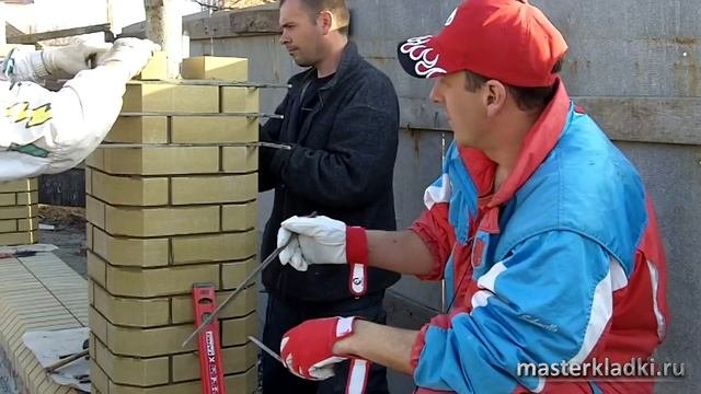 Кирпичная кладка столбика из сухопрессованного кирпича (нюансы) - [© Masterkladki]
