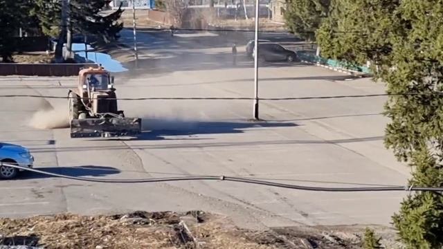 Уборка мусора на парковке