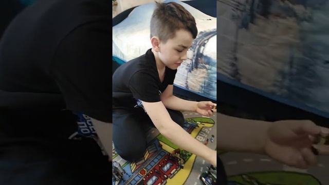 ЛЕГО КОНСТРУКТОР LEGO DINOSAUR WORLD NO. 11335.PCS 465/ AGES 6+ смотреть онлайн