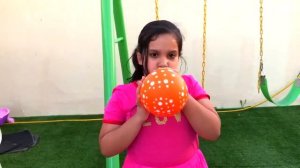 Pretends to play with her Magic balloon - Preschool toddler learn color تعليم الالوان بالانجليزي