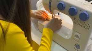 Как сшить платье для девочки. Платье с воротничком