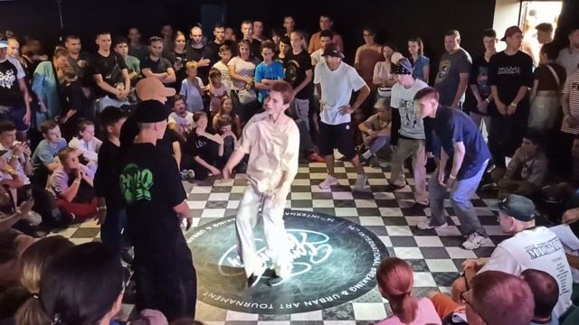 УЖи vs SALCITYBREAKERS | ОТБОР REAL CREW BATTLE | COMBOnation X4 г. Казань смотреть онлайн