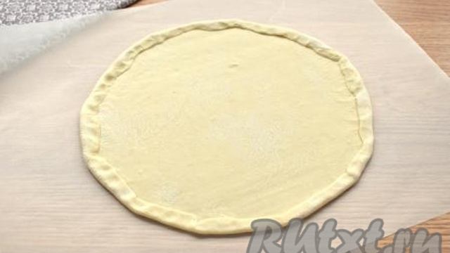 Пицца из слоёного теста с курицей