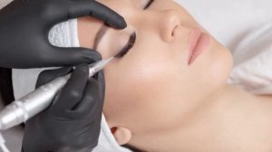 Межресничный татуаж