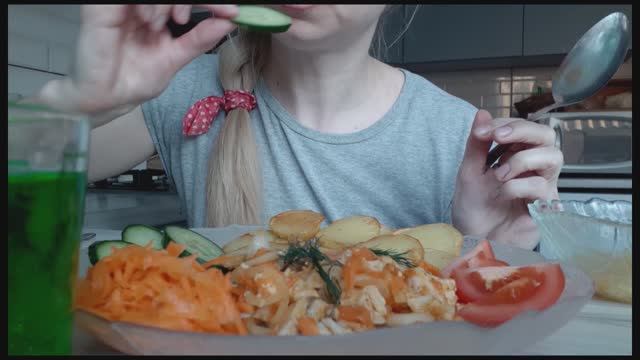 MUKBANG. ASMR готовим с запраками sensoy морковь по корейски, хе из курицы