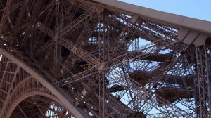 8 mind-blowing facts about the Eiffel Tower!